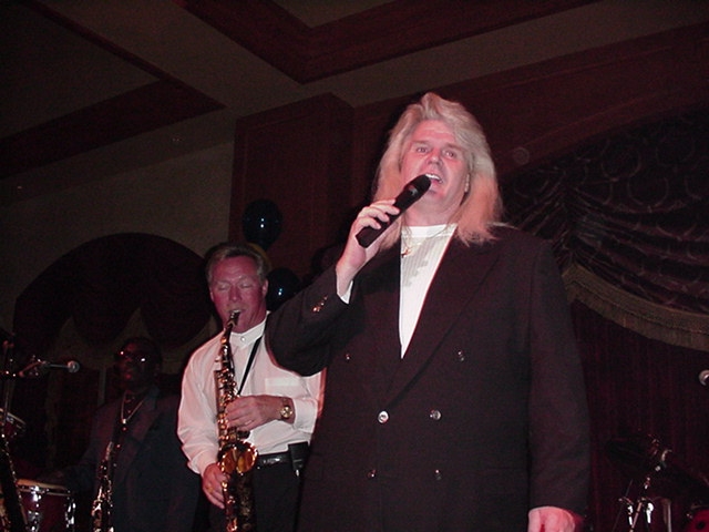 Alan Broze singing with Tommy Thompson in Las Vegas